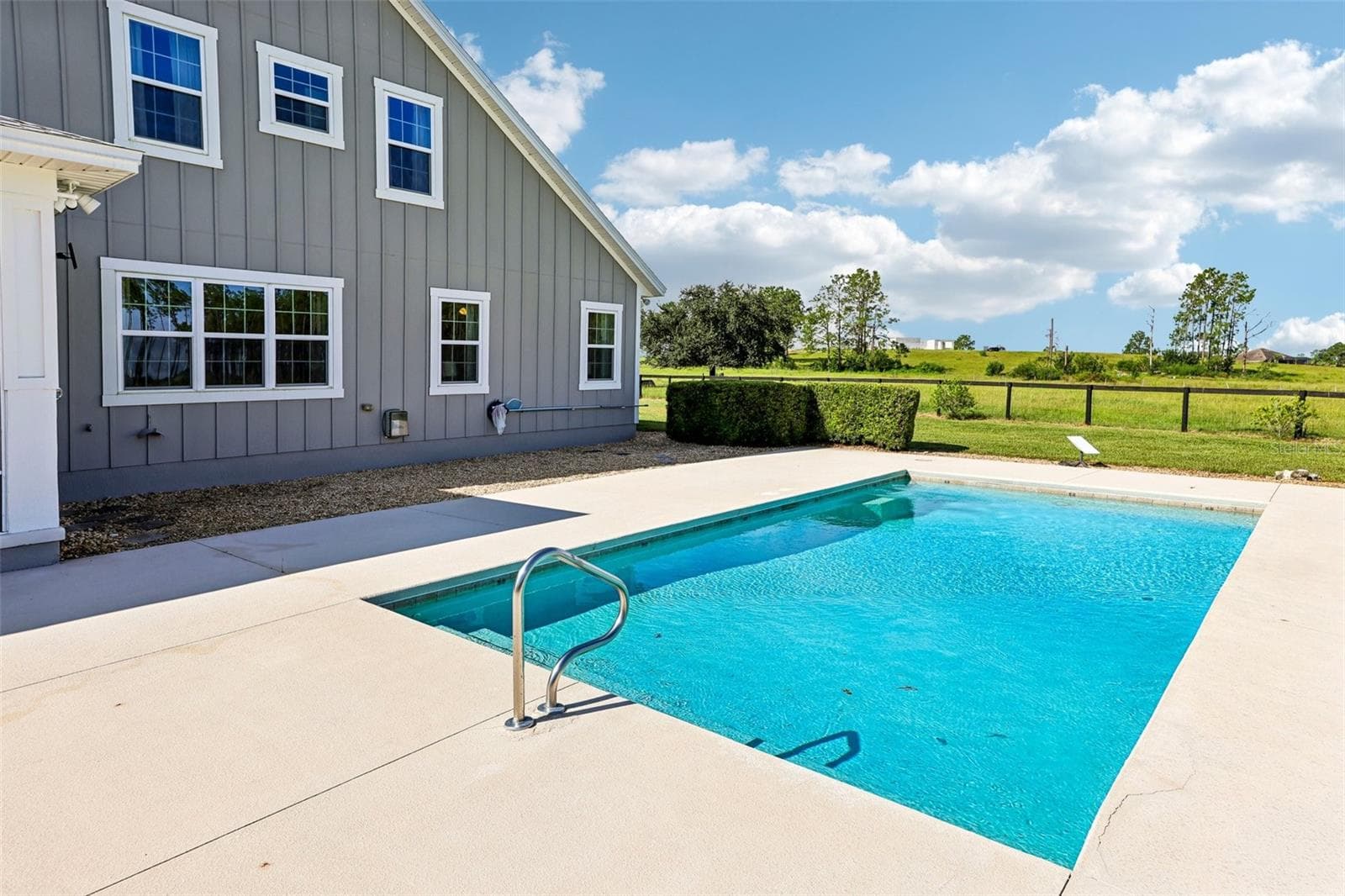 Saltwater Pool - 2088 NW 102ND BLVD, WILDWOOD