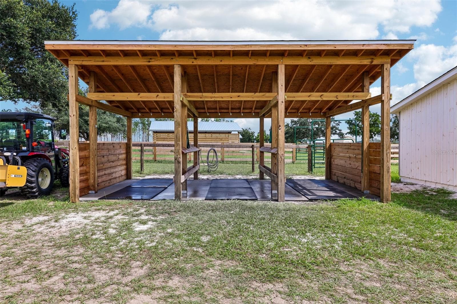12x24 Wash Rack with 8' bays. - 2088 NW 102ND BLVD, WILDWOOD