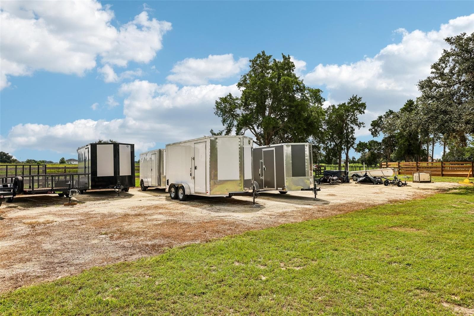 Limestone parking area provides additional space for boats, trailers, RVs, and other recreational vehicles. - 2088 NW 102ND BLVD, WILDWOOD