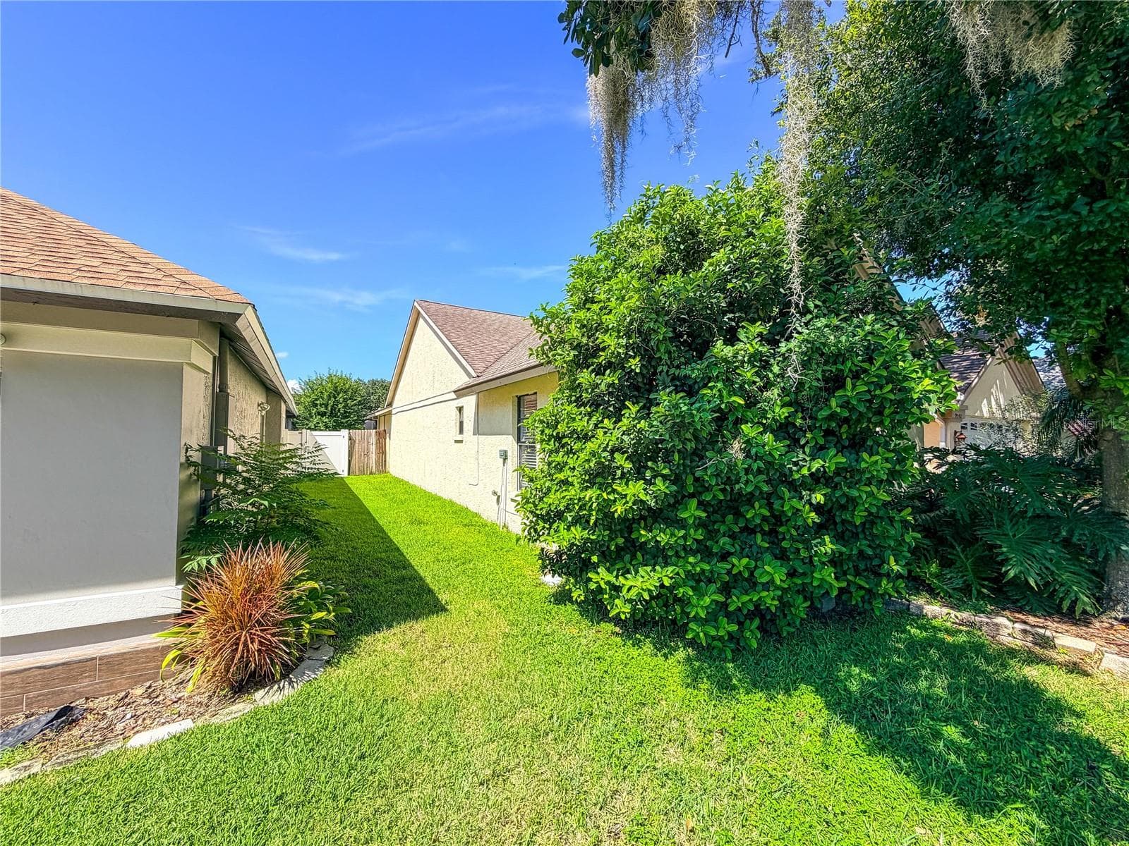 9542 Pebble Glen Ave Left - 9542 PEBBLE GLEN AVE, TAMPA
