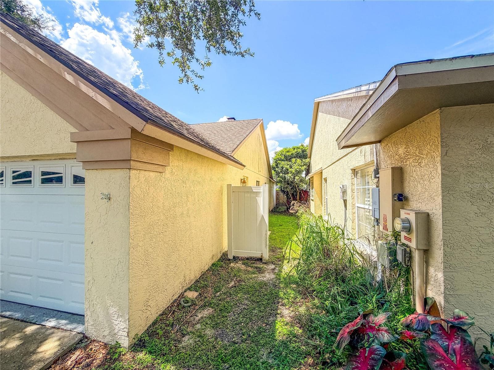 9542 Pebble Glen Ave Right - 9542 PEBBLE GLEN AVE, TAMPA