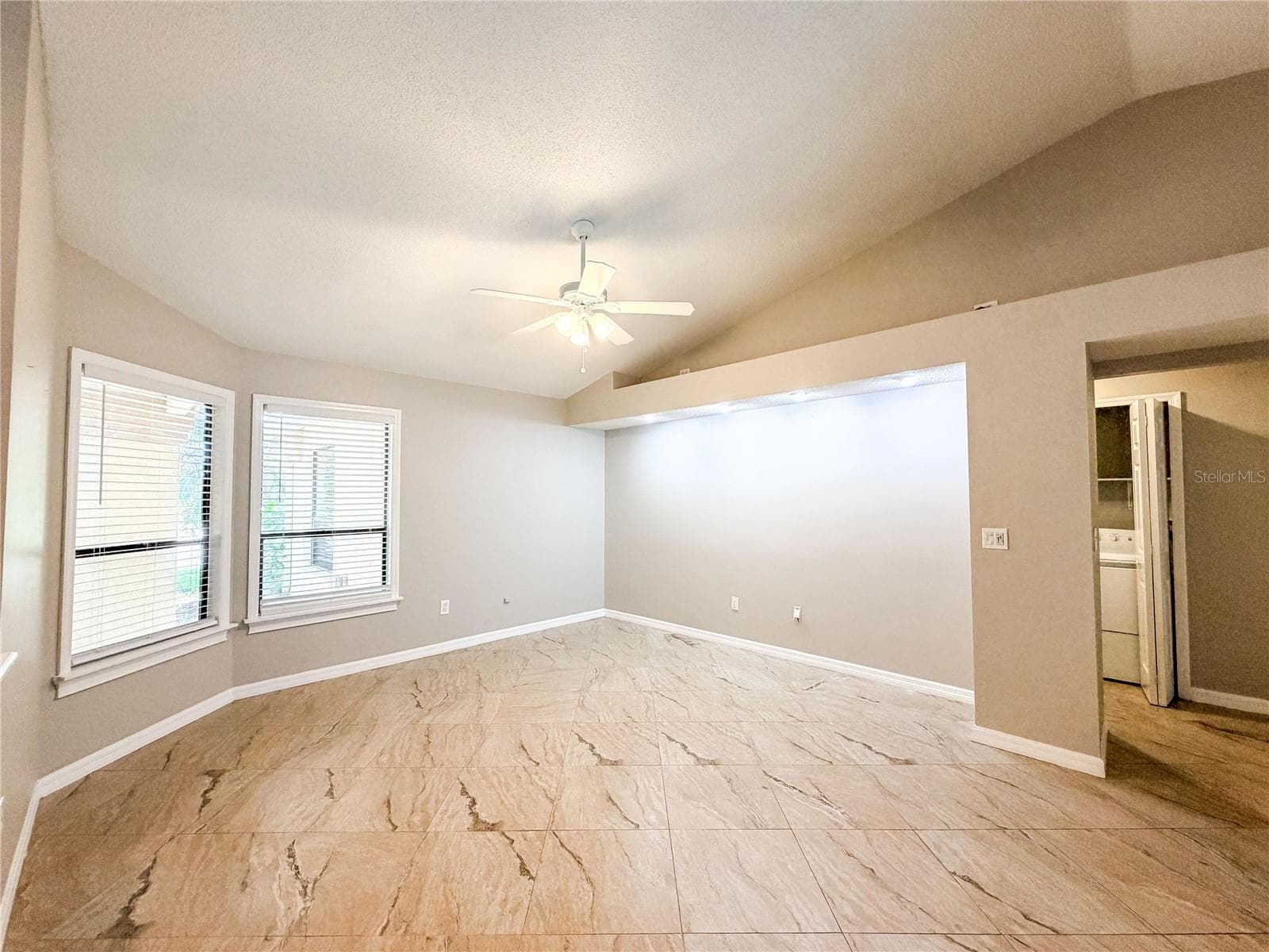 Living Room - 9542 PEBBLE GLEN AVE, TAMPA