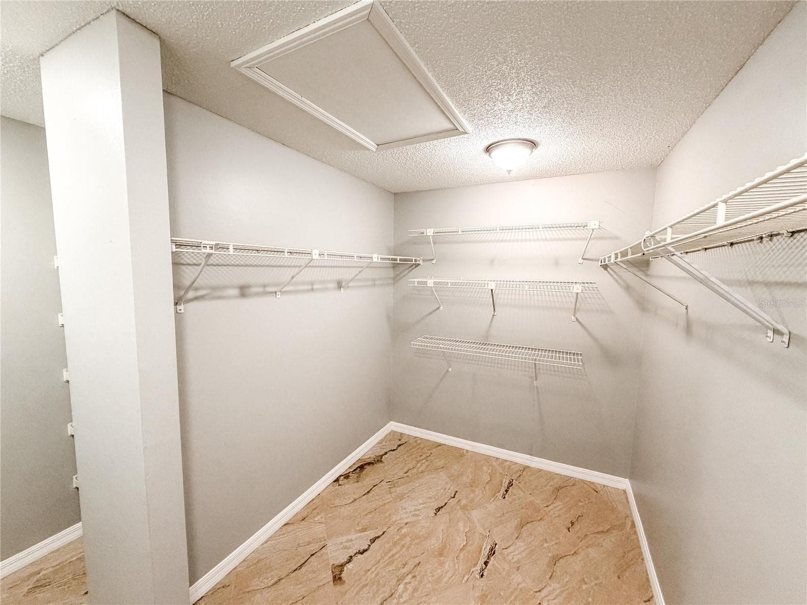 Primary Closet - 9542 PEBBLE GLEN AVE, TAMPA
