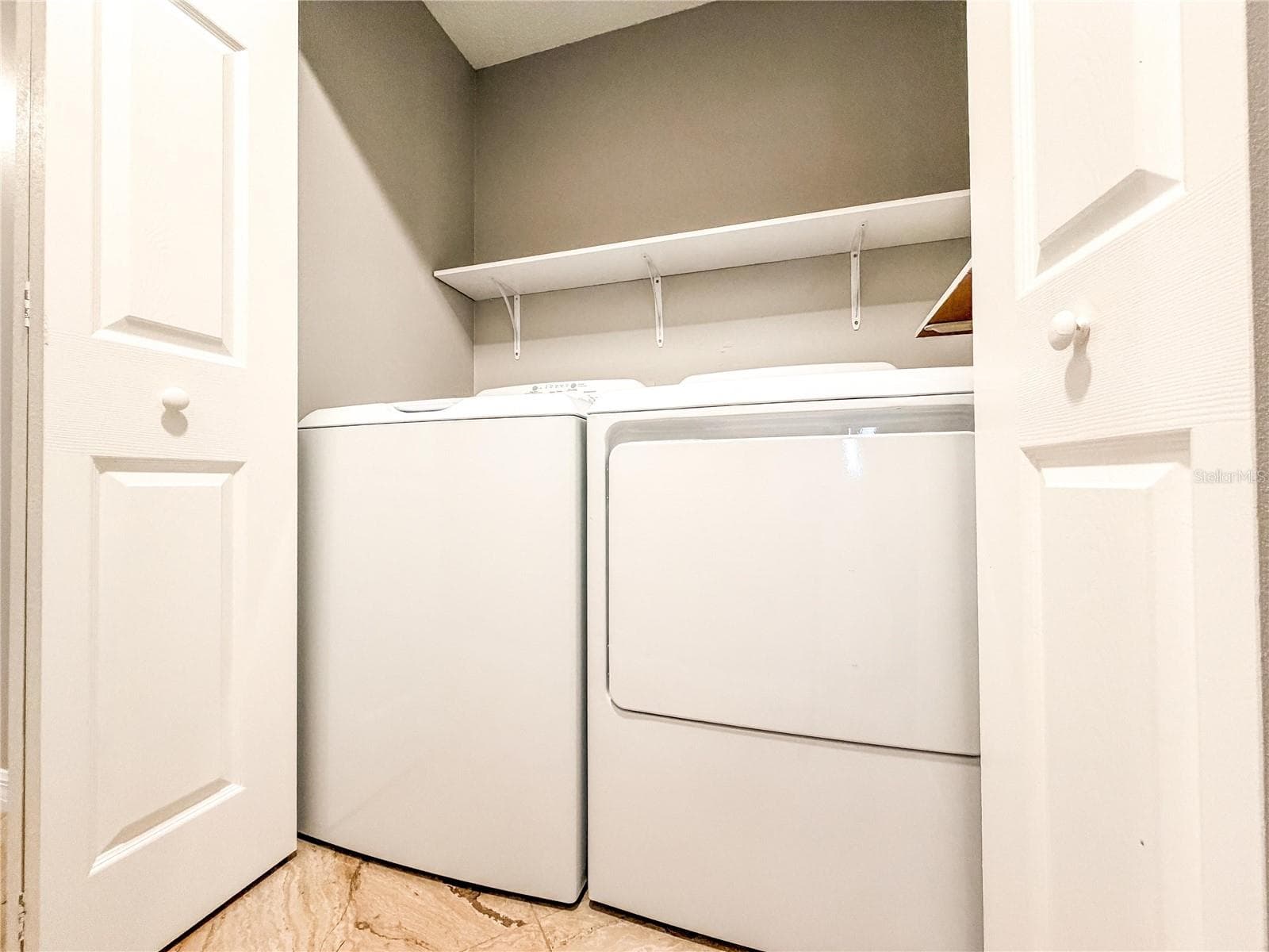 Laundry - 9542 PEBBLE GLEN AVE, TAMPA