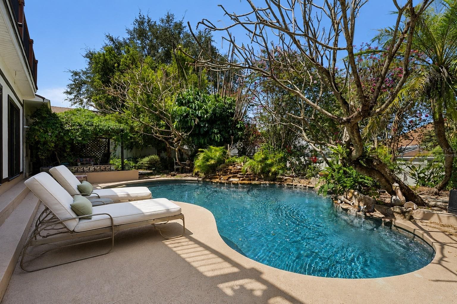 Virtually Staged. Private Oasis in your backyard. Naturally covered patio adjacent to pool area. - 9130 DOLLANGER CT, ORLANDO