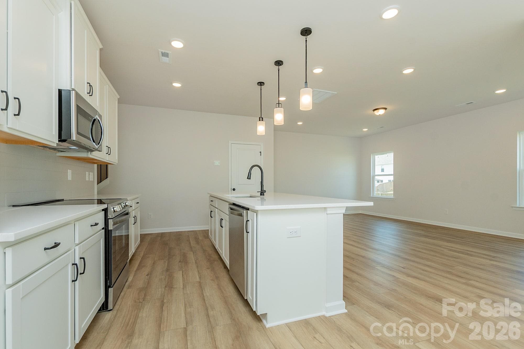 Single Family Residence at 4236 Ruth Creek Court, Charlotte, photo 10 of 33