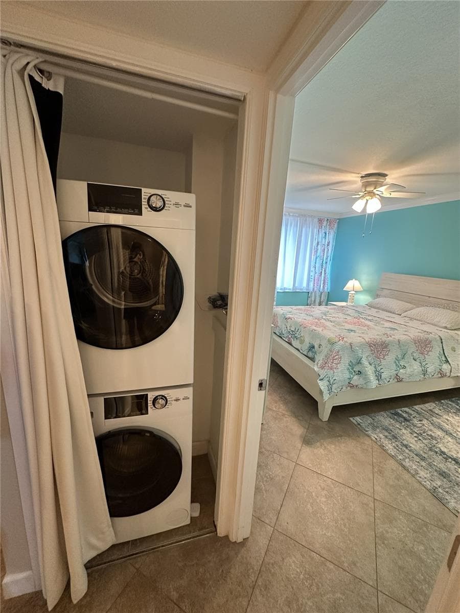 Private laundry - 9495 BLIND PASS RD #504, ST PETE BEACH