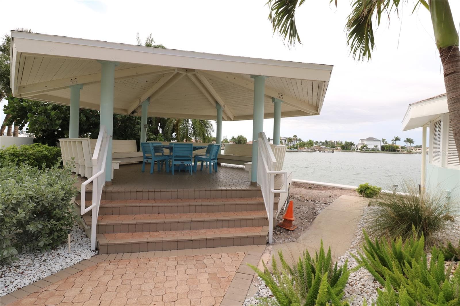 Community sitting area on the water - 9495 BLIND PASS RD #504, ST PETE BEACH