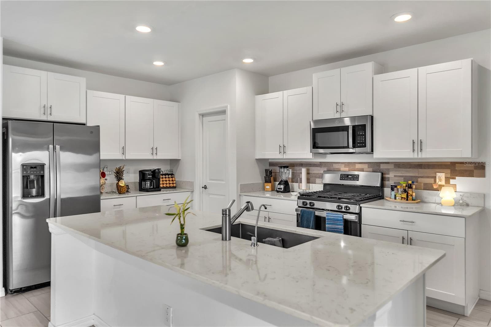 Kitchen - 22547 STORYBOOK CABIN WAY, LAND O LAKES