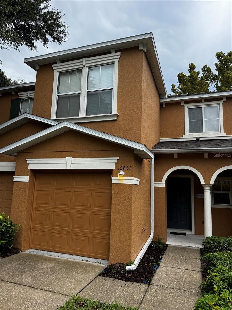 Townhouse at 10851 KENSINGTON PARK AVE, RIVERVIEW, photo 3 of 32