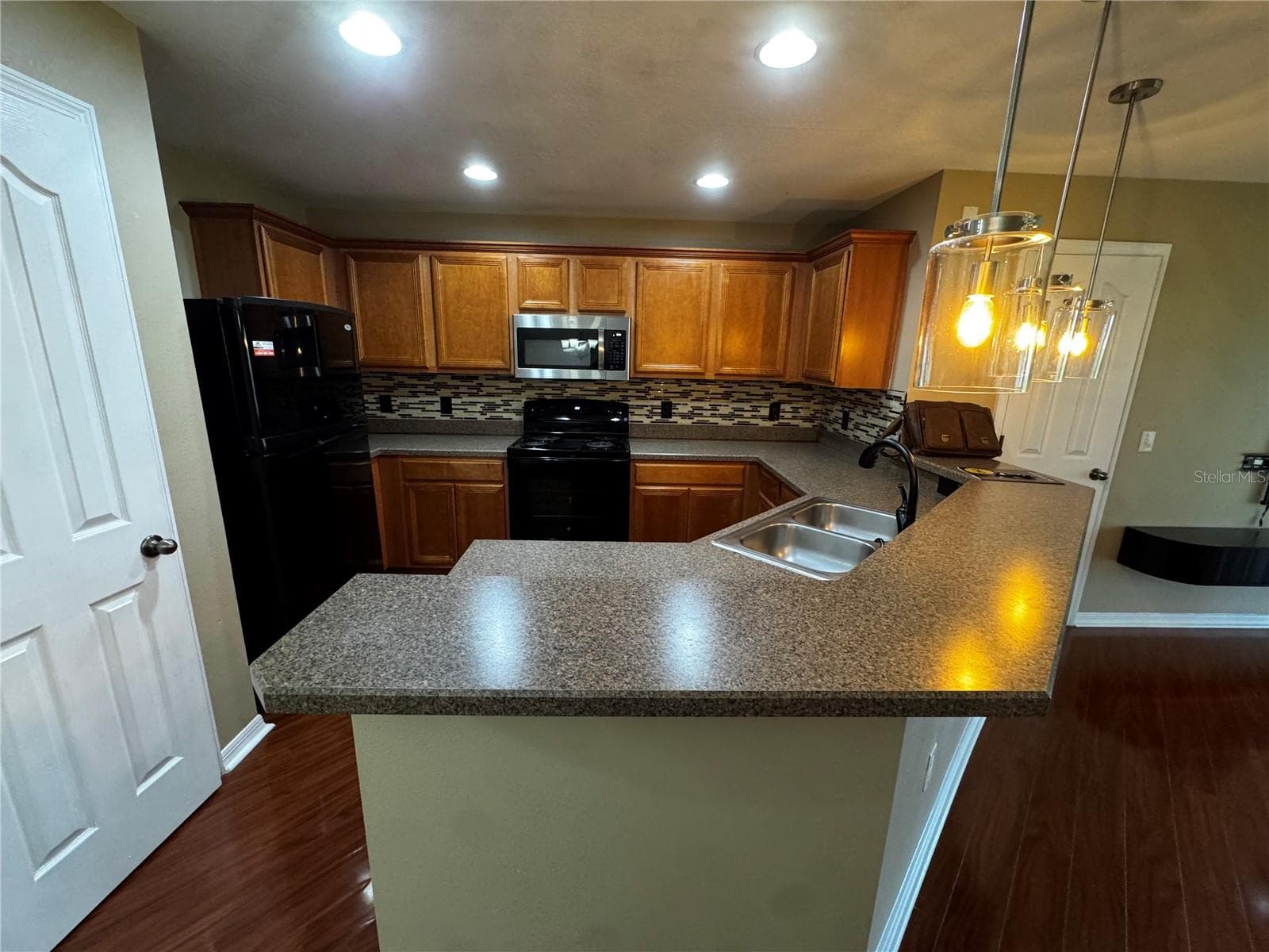 Townhouse at 10851 KENSINGTON PARK AVE, RIVERVIEW, photo 12 of 32