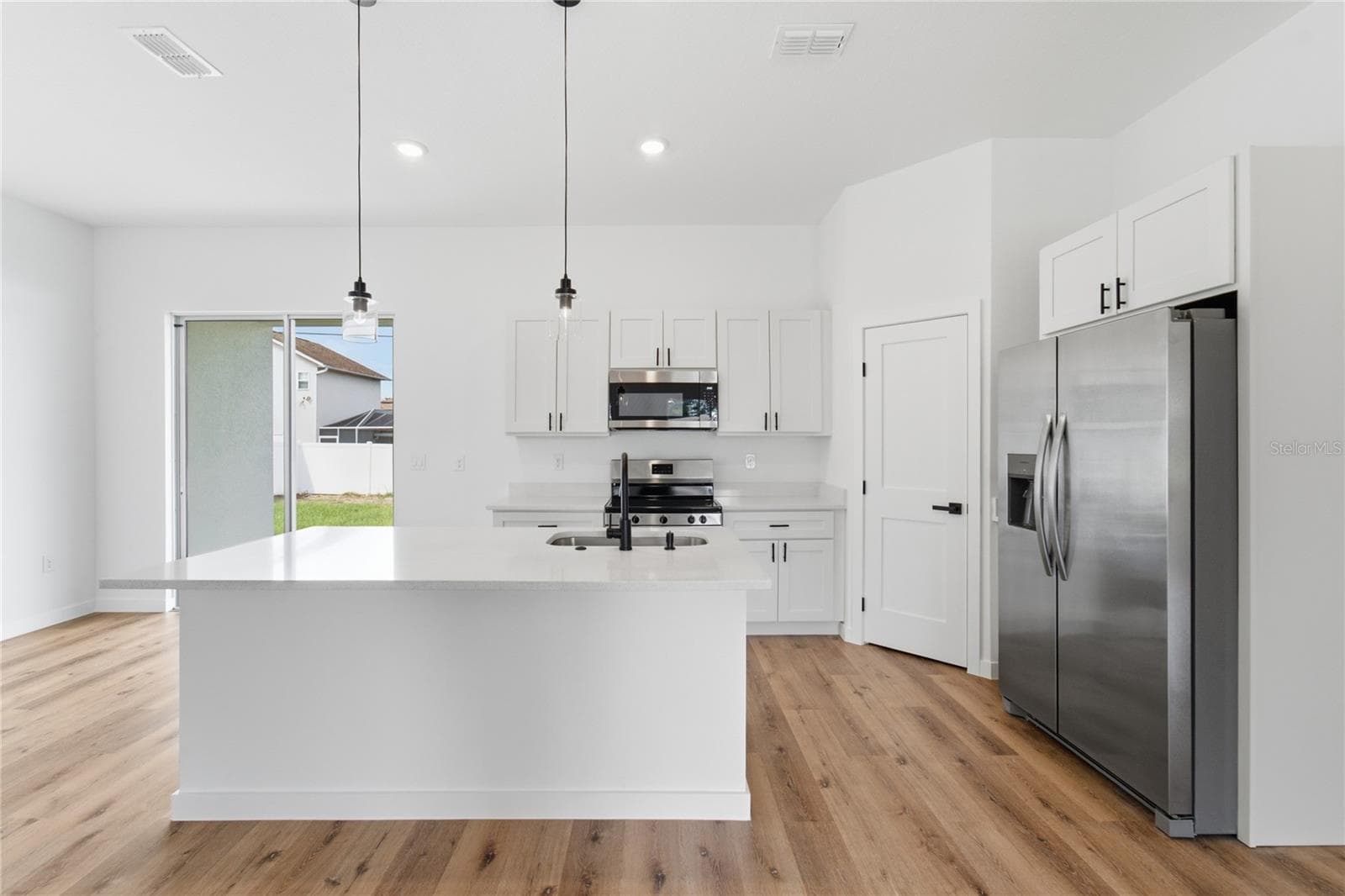 Single Family Residence at 308 MARION OAKS CRSE, OCALA, photo 7 of 42