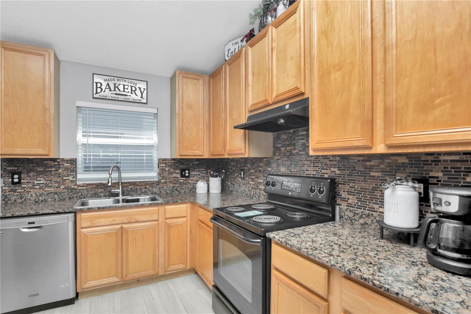 Single Family Residence at 2239 ROANOKE SPRINGS DR, RUSKIN, photo 8 of 25