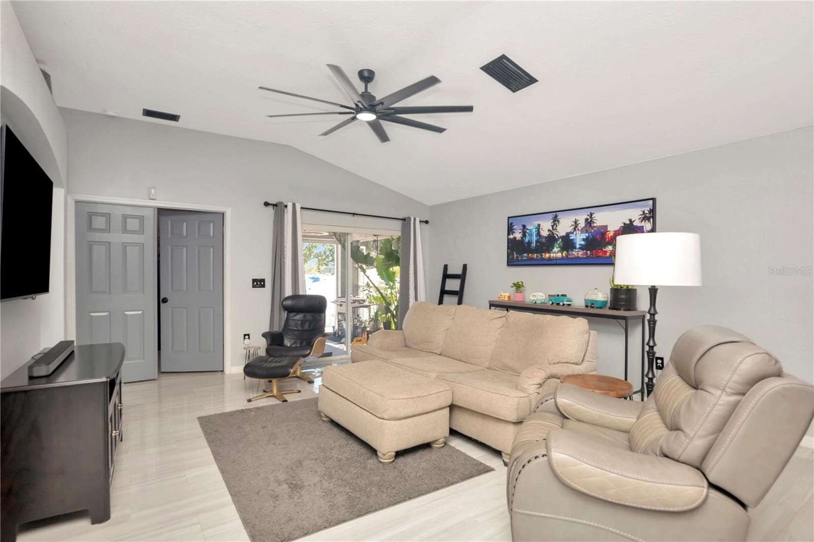 Single Family Residence at 2239 ROANOKE SPRINGS DR, RUSKIN, photo 10 of 25