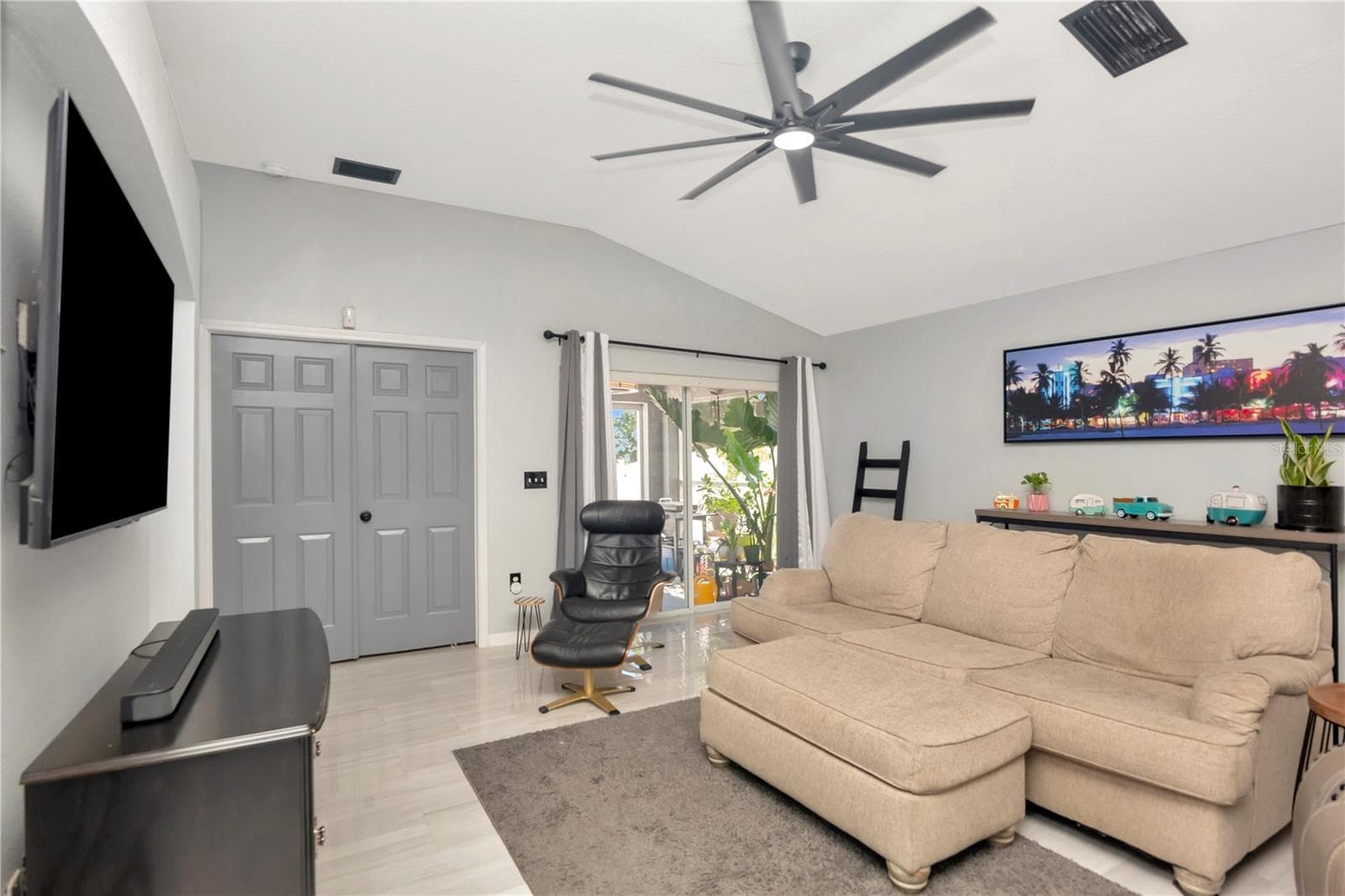 Single Family Residence at 2239 ROANOKE SPRINGS DR, RUSKIN, photo 12 of 25