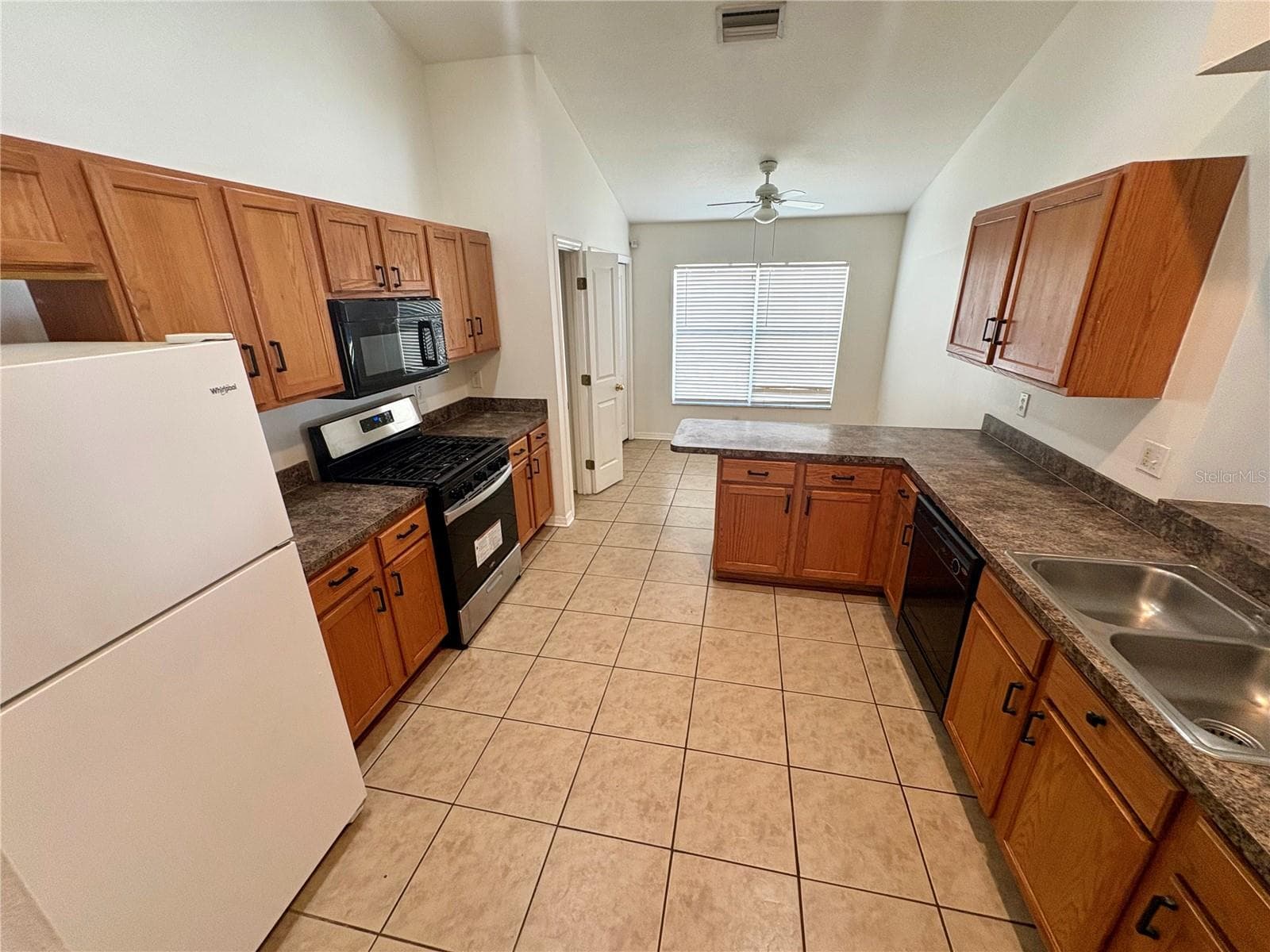Single Family Residence at 24905 SIENA DR, LUTZ, photo 2 of 4