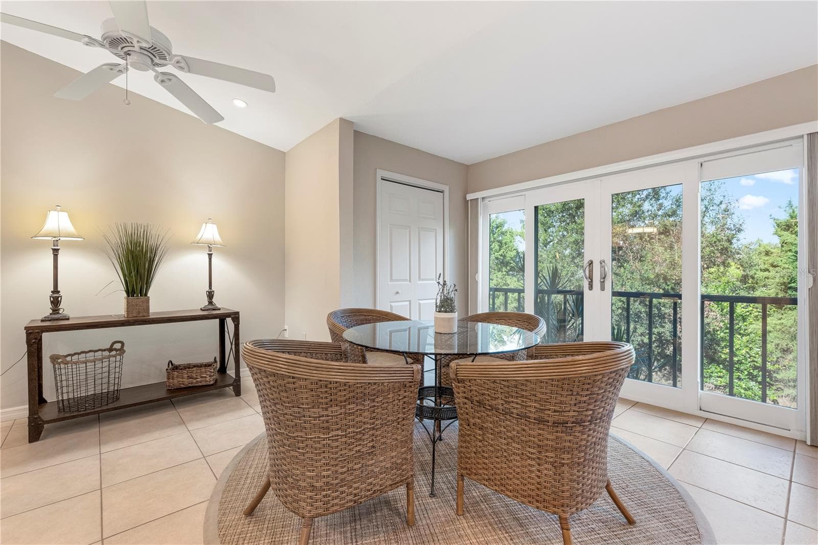 Condominium at 2756 CLUBHOUSE DR #202, SARASOTA, photo 4 of 34