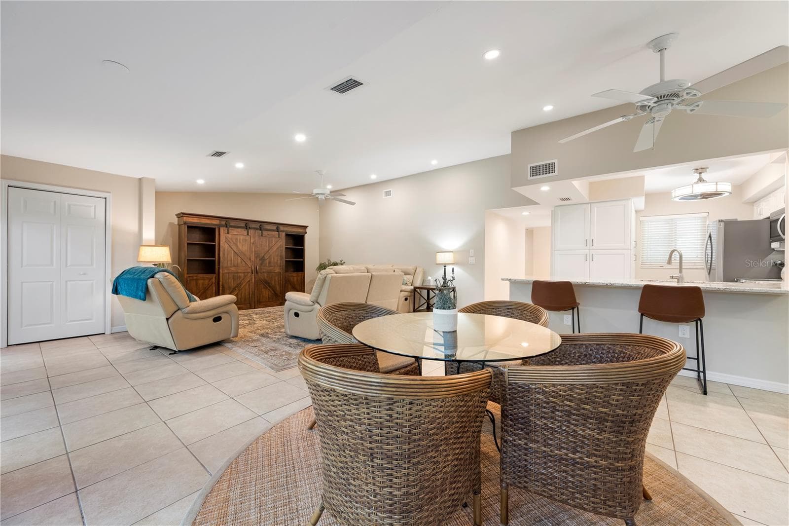 Condominium at 2756 CLUBHOUSE DR #202, SARASOTA, photo 13 of 34