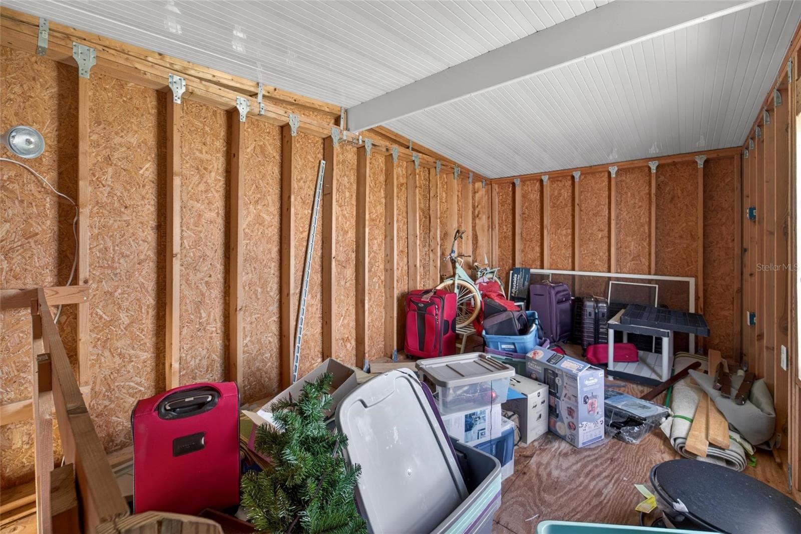 2nd floor of shed - 10039 STERLING AVE, DADE CITY