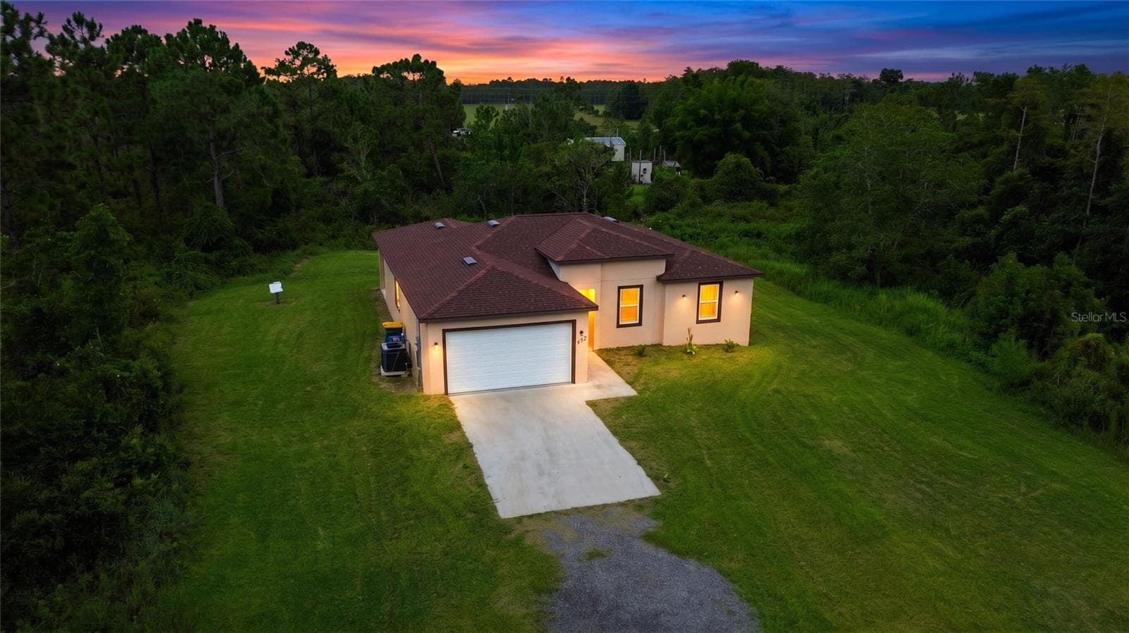 9505 LUNA DR