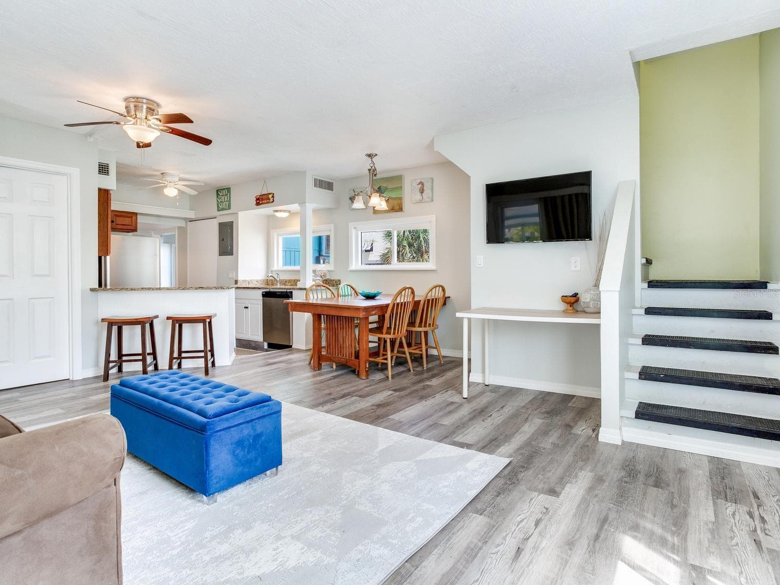 Living Room - 120 93RD AVE, TREASURE ISLAND