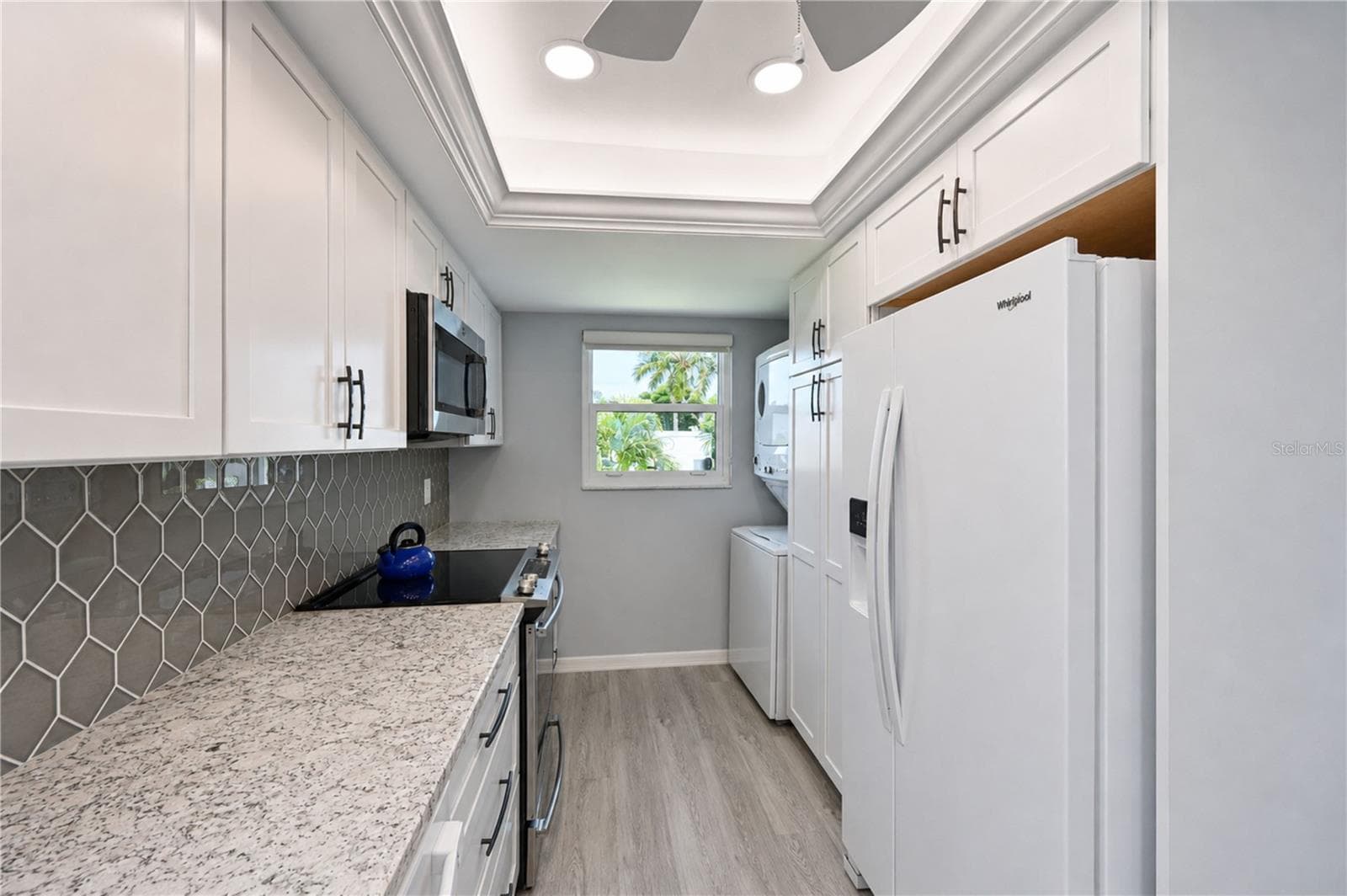View of kitchen to front of villa - 9411 CONCORD CIR, BRADENTON