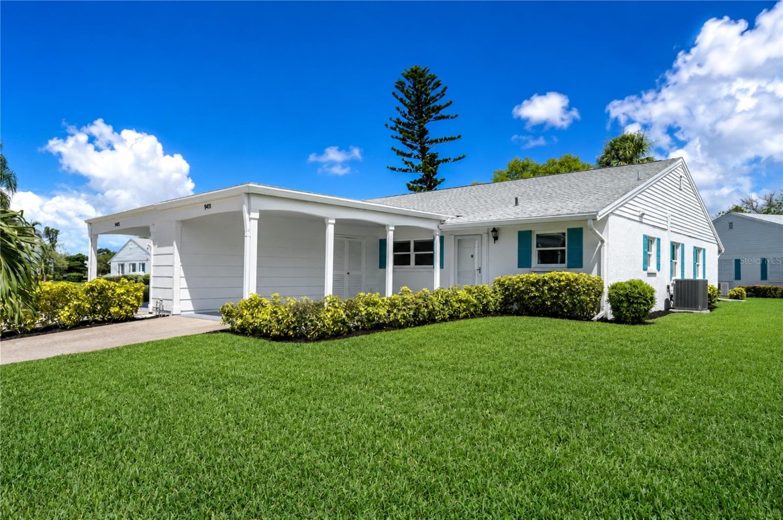 Front of villa with refreshed lanscaping - 9411 CONCORD CIR, BRADENTON