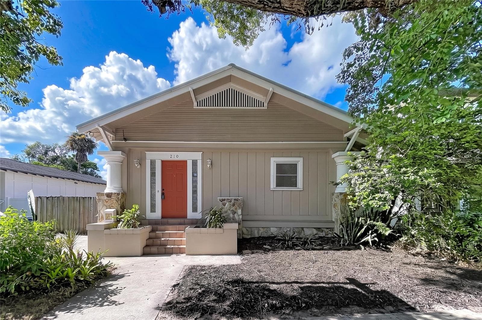 210 W FLORIBRASKA AVE