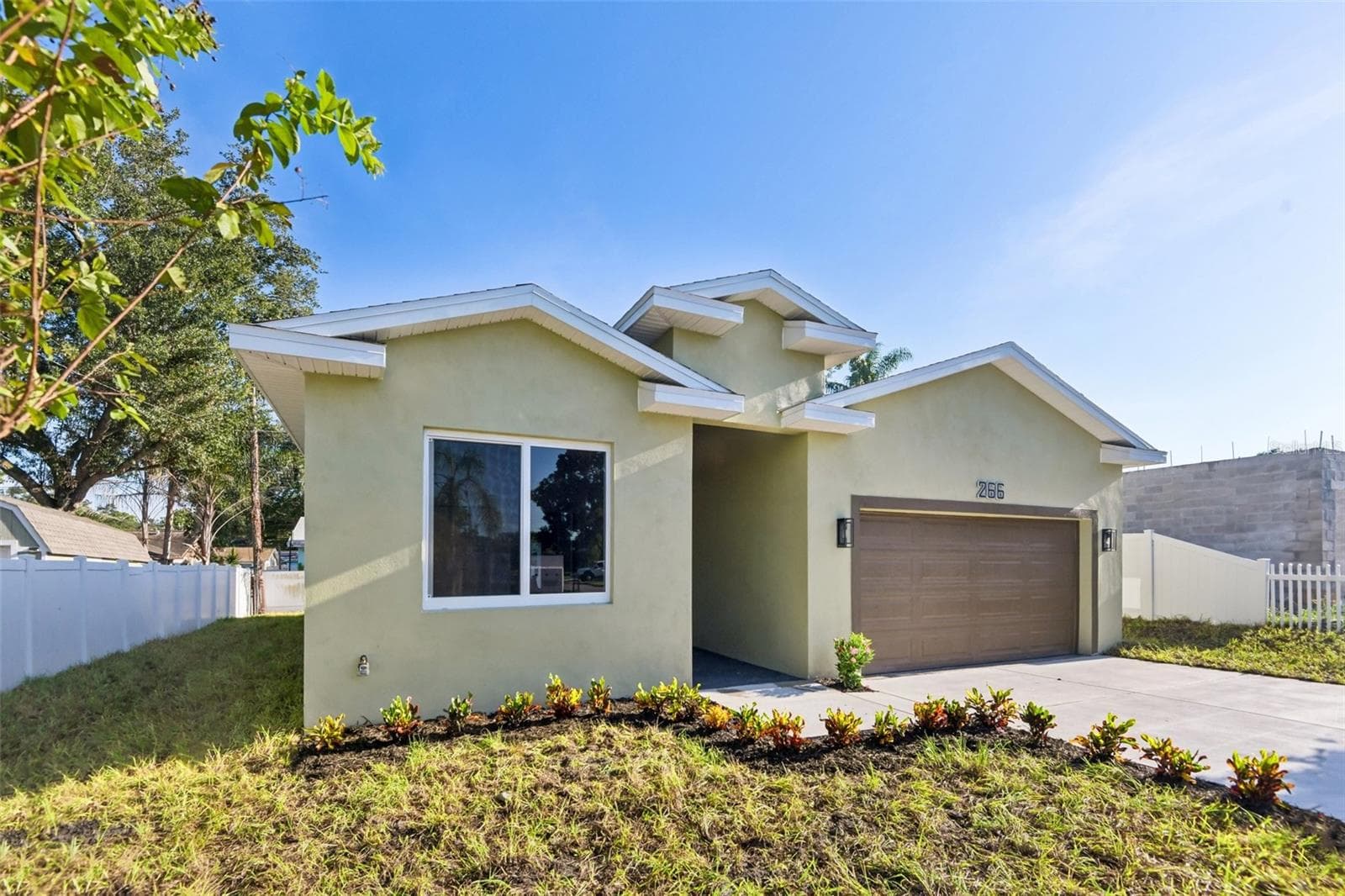 Single Family Residence at 266 PLATON AVE, DUNEDIN, photo 2 of 30