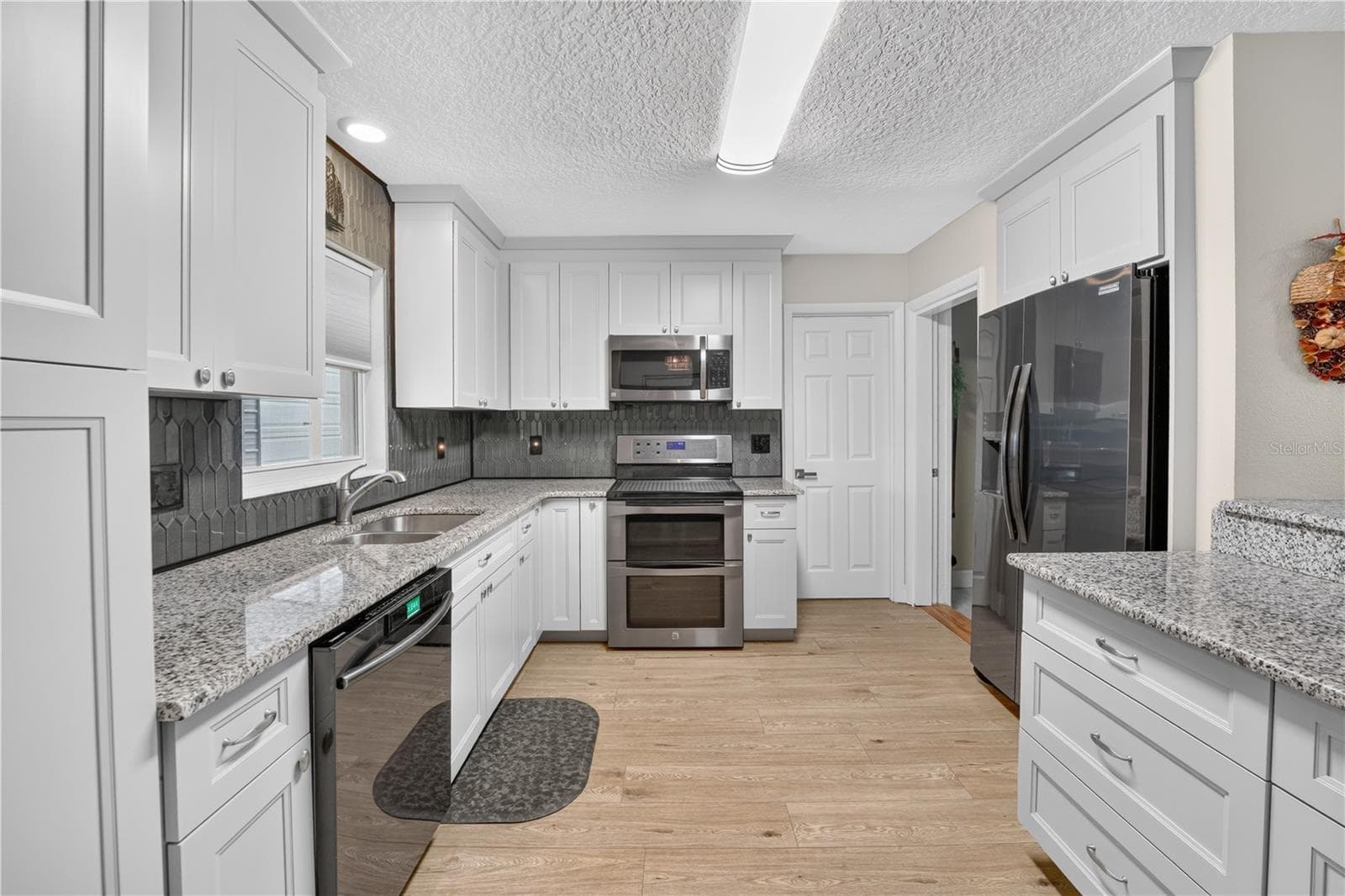 Single Family Residence at 28050 LOIS DR, TAVARES, photo 7 of 45