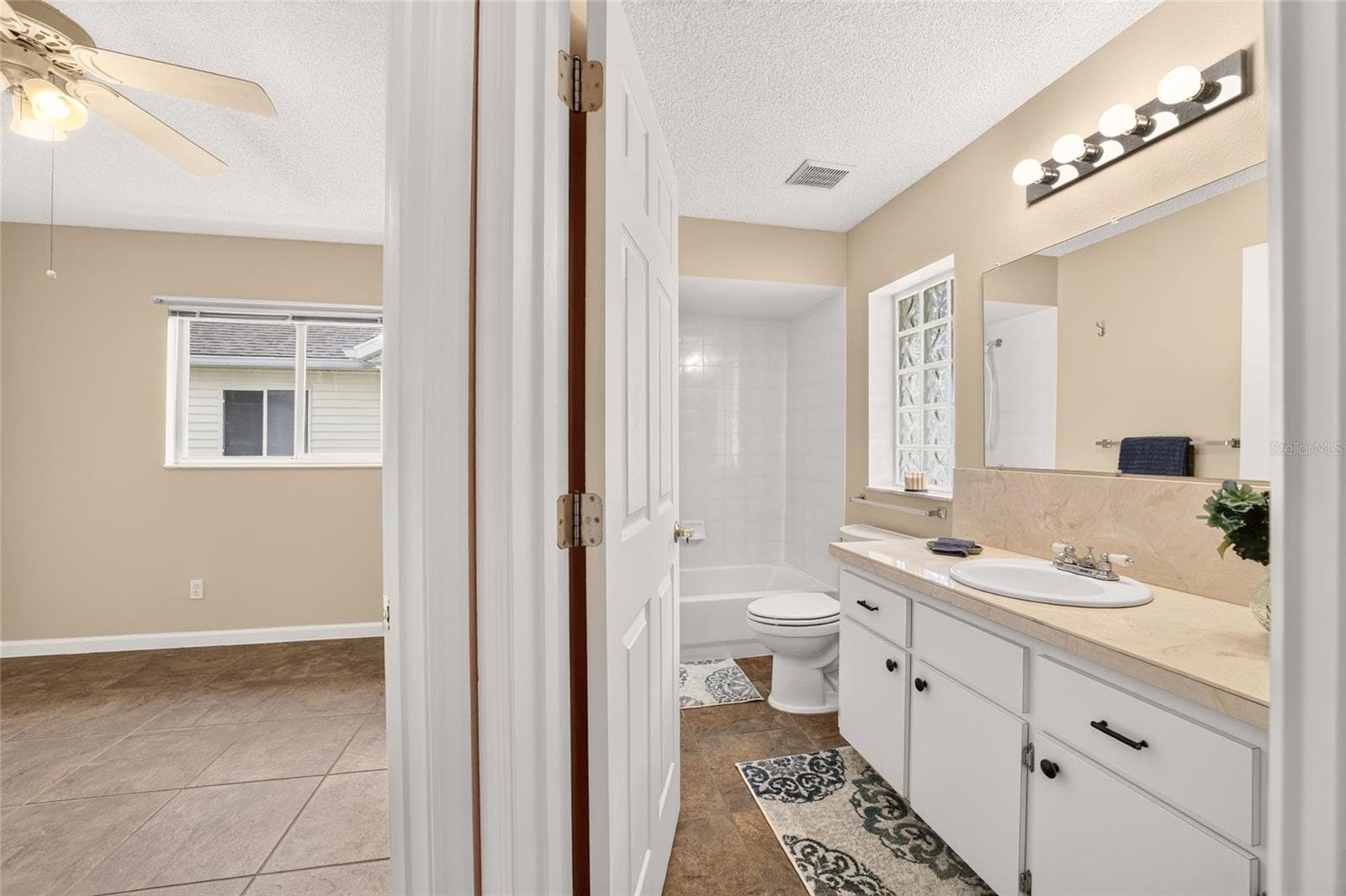 Guest Bathroom - 1923 NW 50TH CIR, OCALA