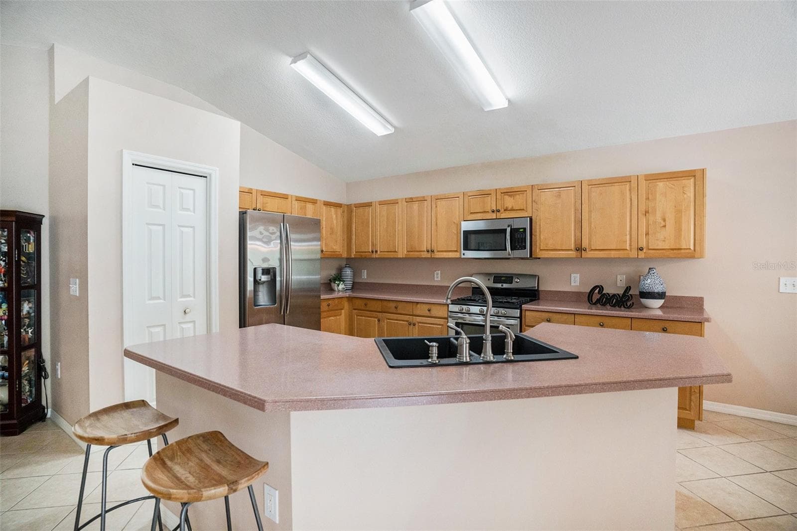 Single Family Residence at 2132 RENSSELAER DR, WESLEY CHAPEL, photo 14 of 45