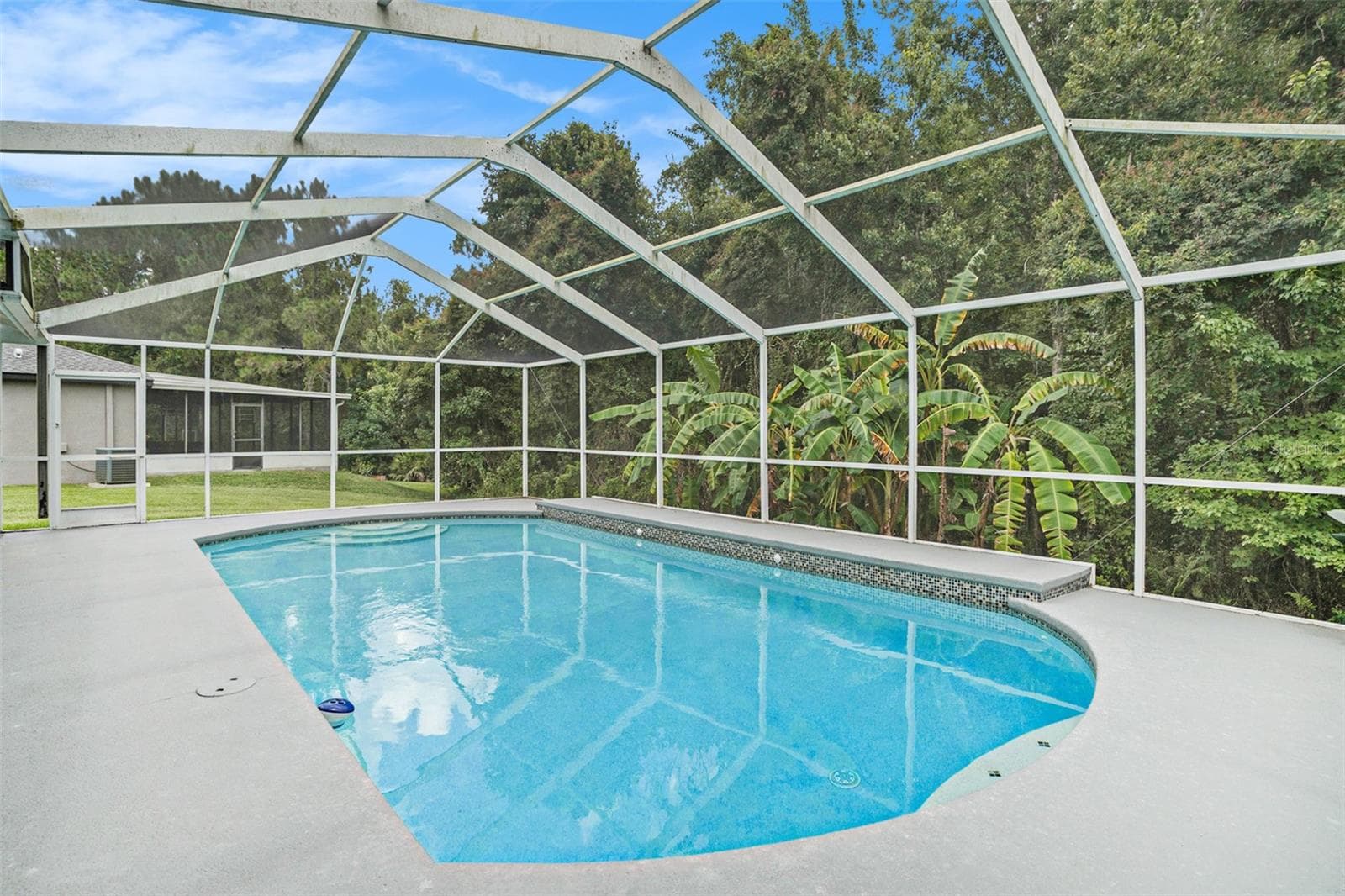 Single Family Residence at 2132 RENSSELAER DR, WESLEY CHAPEL, photo 2 of 45