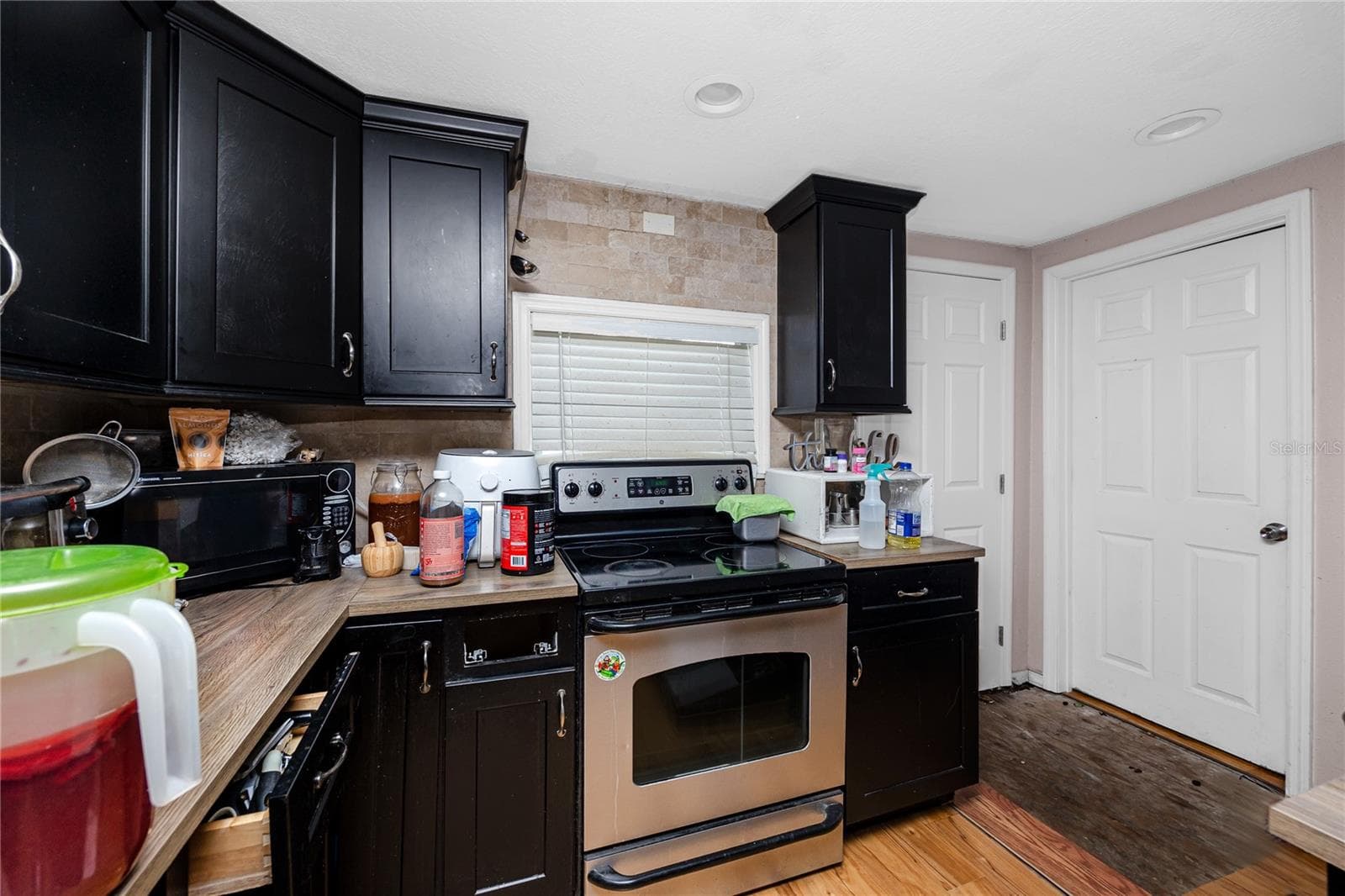 Single Family Residence at 1250 LAKEVIEW RD, CLEARWATER, photo 6 of 42