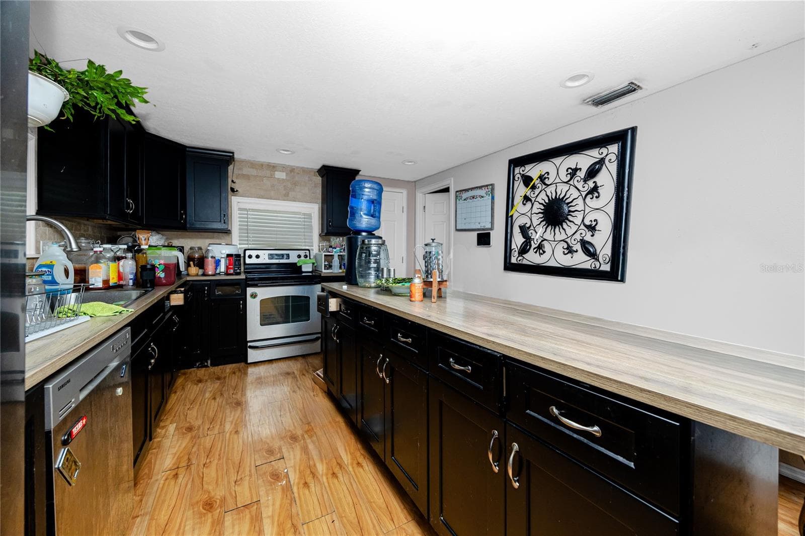 Single Family Residence at 1250 LAKEVIEW RD, CLEARWATER, photo 8 of 42