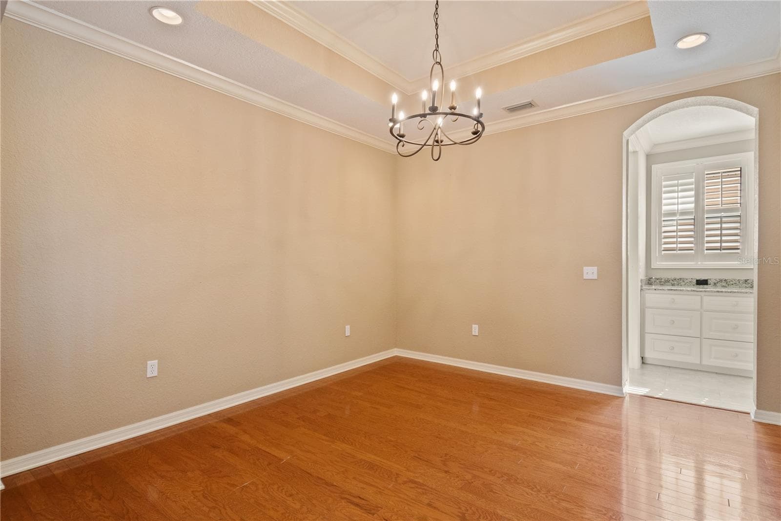 The formal dining room connects directly to the kitchen through the butler's pantry area. - 2464 LAUREL GLEN DR, LAKELAND