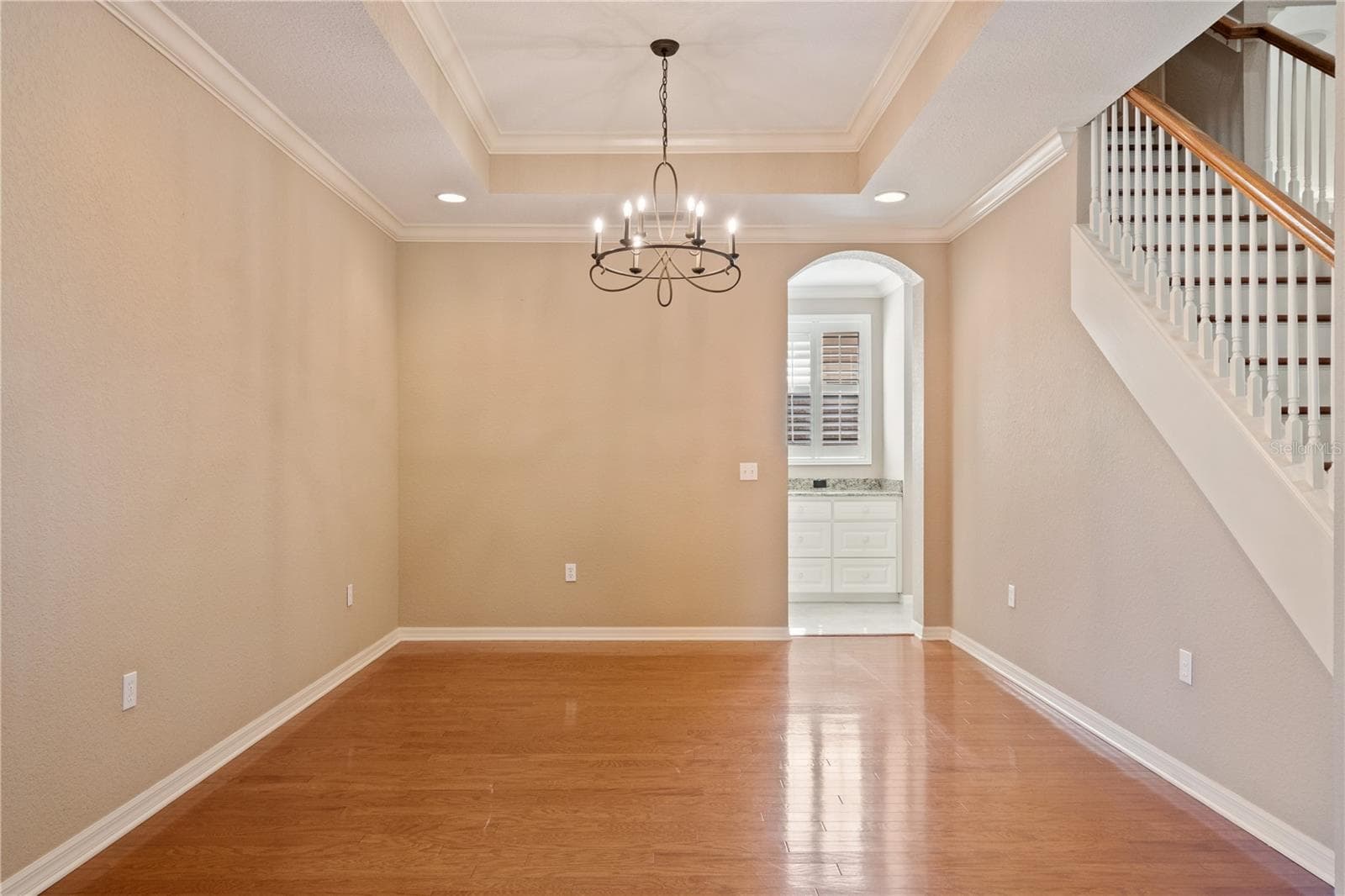 Note the tray ceilings and crown molding. - 2464 LAUREL GLEN DR, LAKELAND