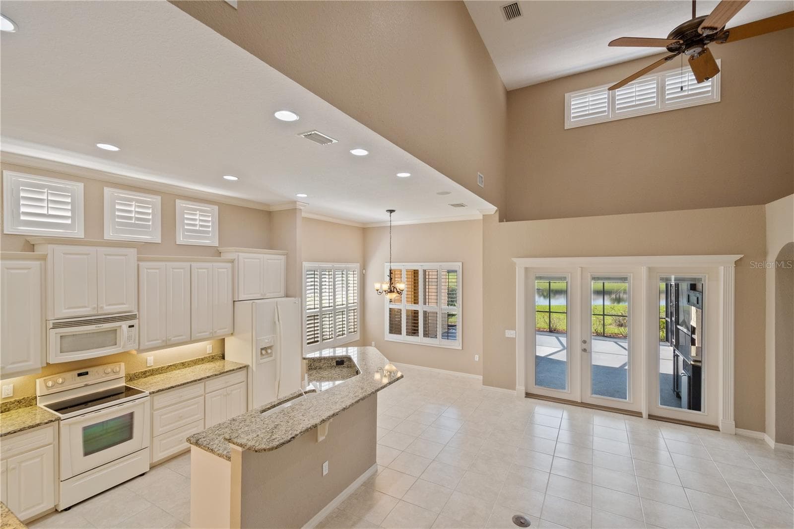 The view from above shows just how much gorgeous natural light this space has to offer. - 2464 LAUREL GLEN DR, LAKELAND