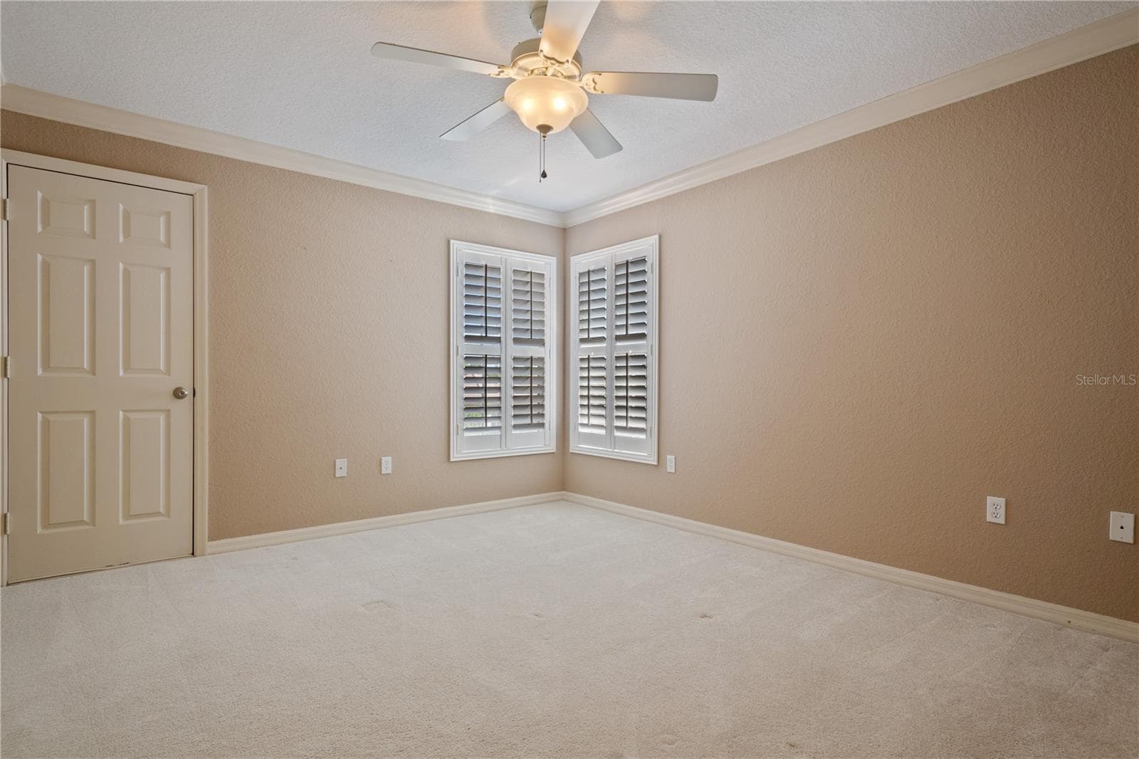 Bedroom #3 measures 12' x 11' and had two corner windows for great natural light. - 2464 LAUREL GLEN DR, LAKELAND