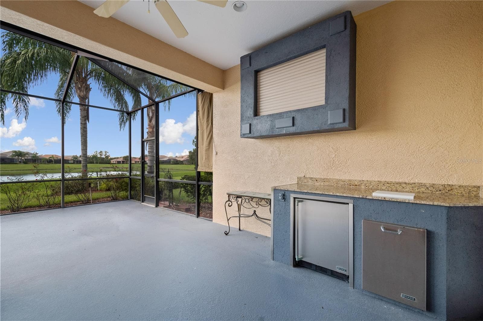 But it will be the incredible view that really captures your eye. - 2464 LAUREL GLEN DR, LAKELAND