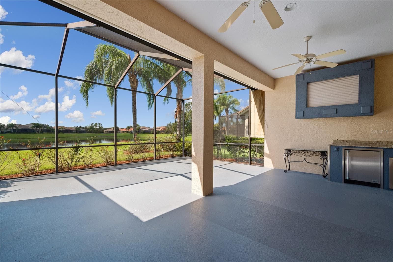 This expanded lanai is filled with possibilities for outdoor living. - 2464 LAUREL GLEN DR, LAKELAND
