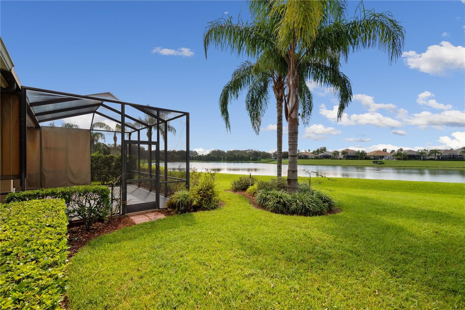 The landscaping is managed by the HOA adding to the joy you will experience living in Grasslands. - 2464 LAUREL GLEN DR, LAKELAND
