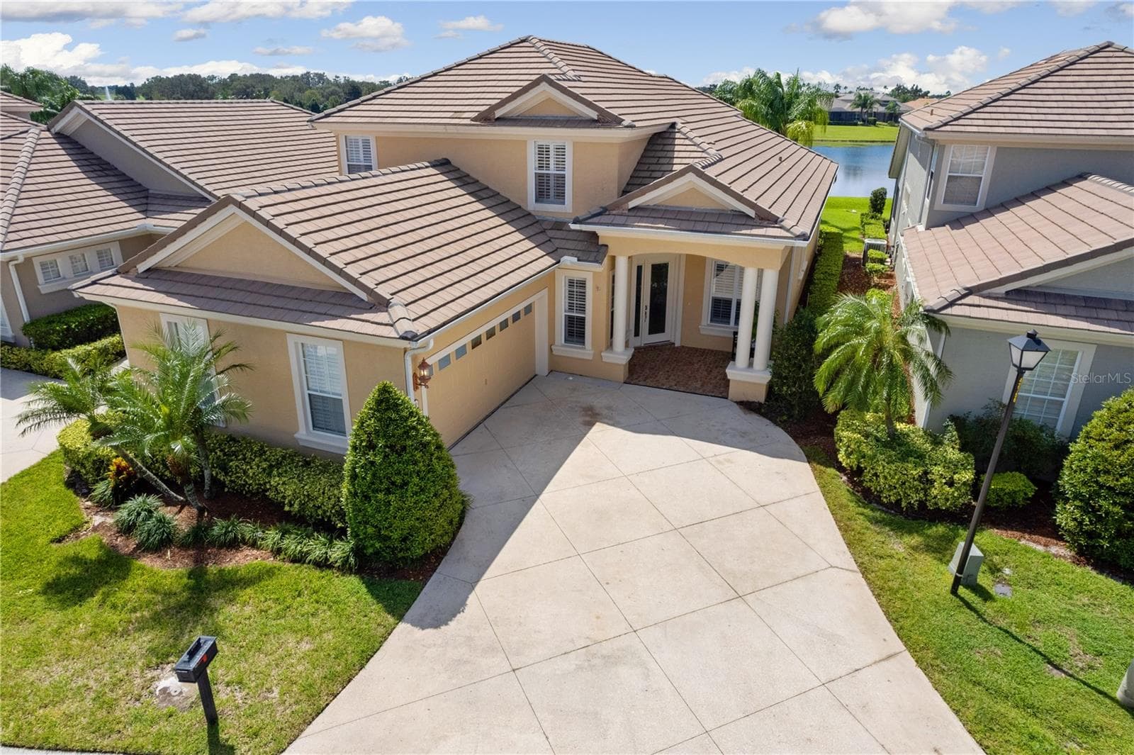 close to dining, shopping, entertainment venues and more. - 2464 LAUREL GLEN DR, LAKELAND