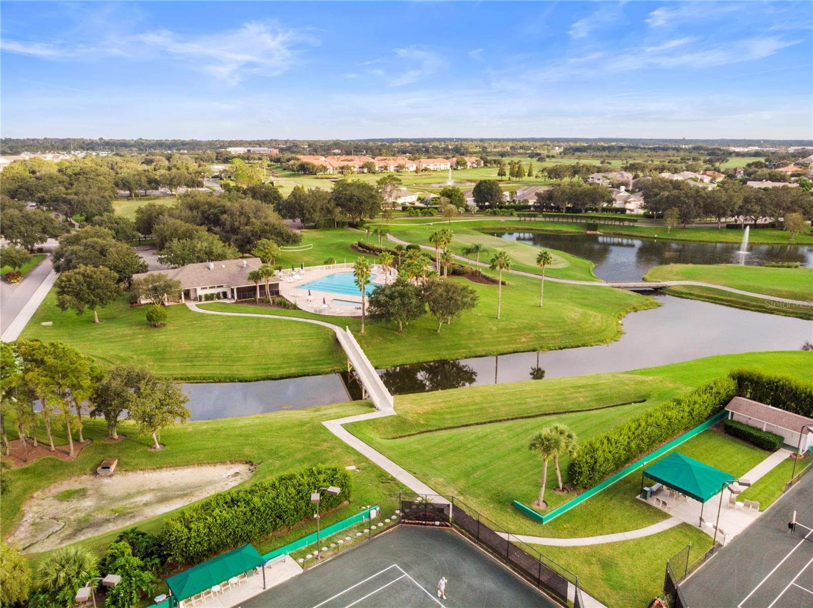 A short distance away is the pool and racquet sports complex. - 2464 LAUREL GLEN DR, LAKELAND