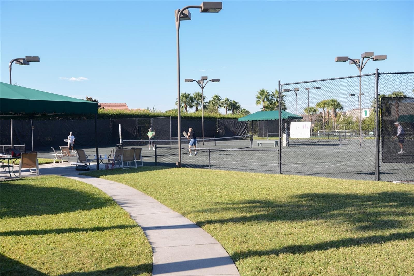 All lighted for night play and a professional staff offers lessons and clinics on a regular basis. - 2464 LAUREL GLEN DR, LAKELAND