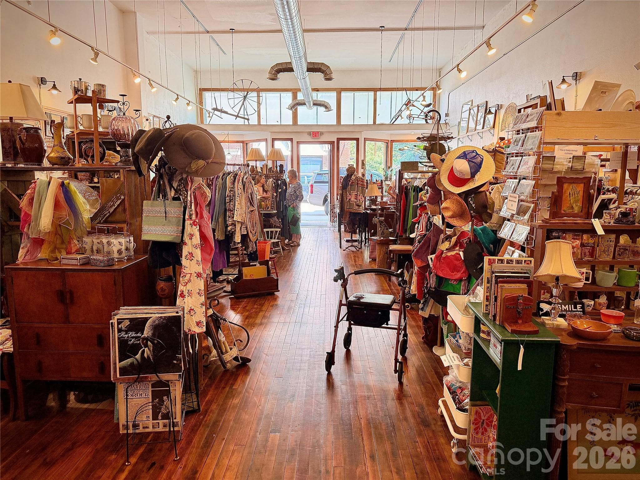 17’ ceilings - 20 S Main Street S, Marshall