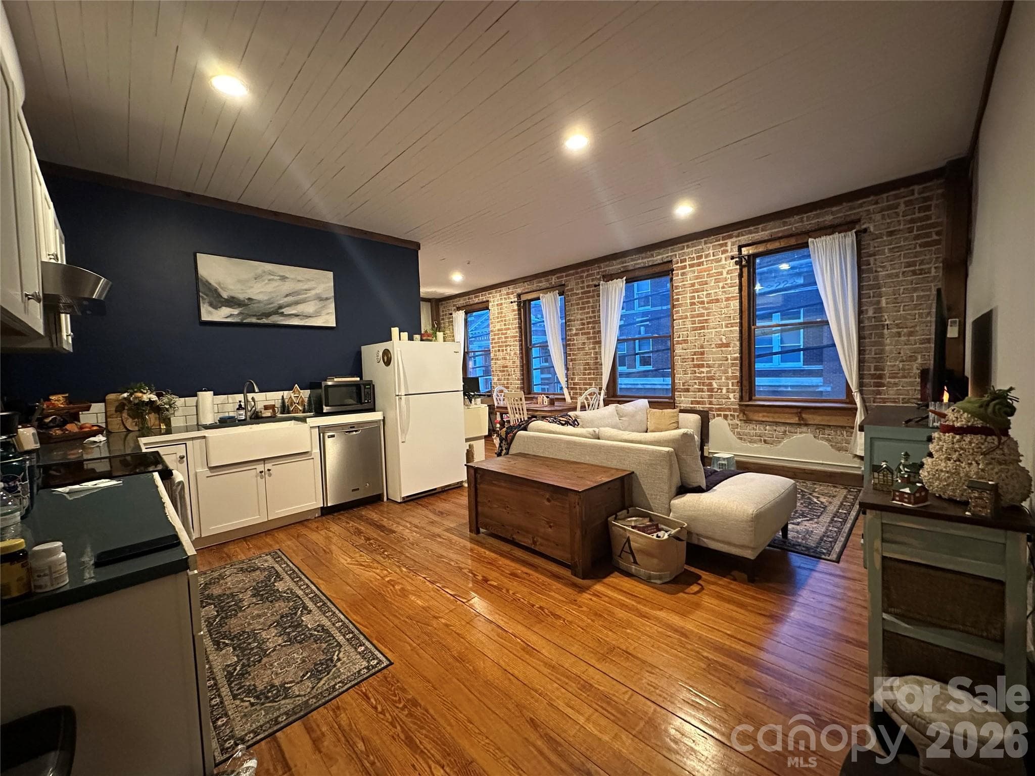 2 bedroom apartment - 20 S Main Street S, Marshall