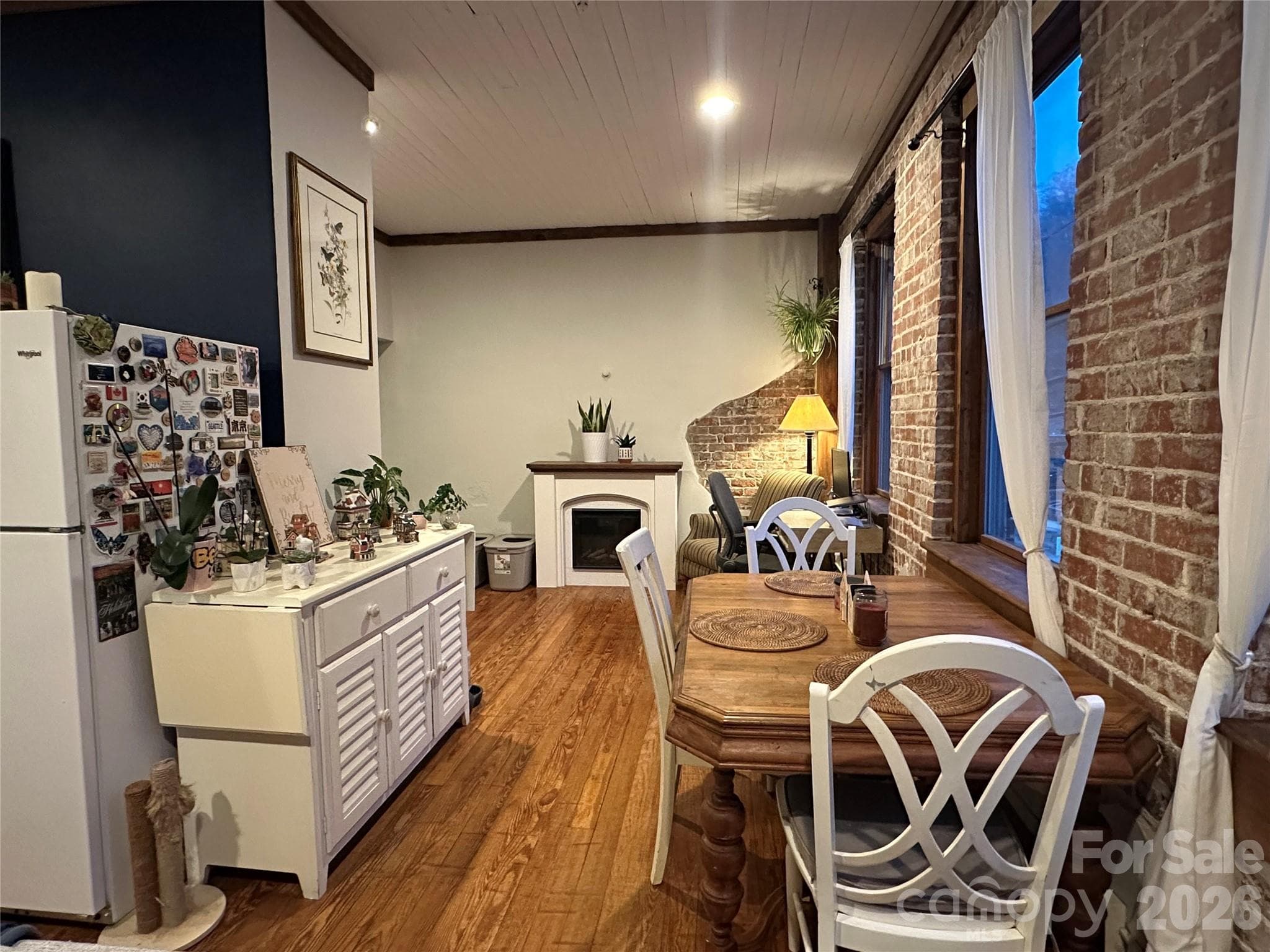 Dining area - 20 S Main Street S, Marshall