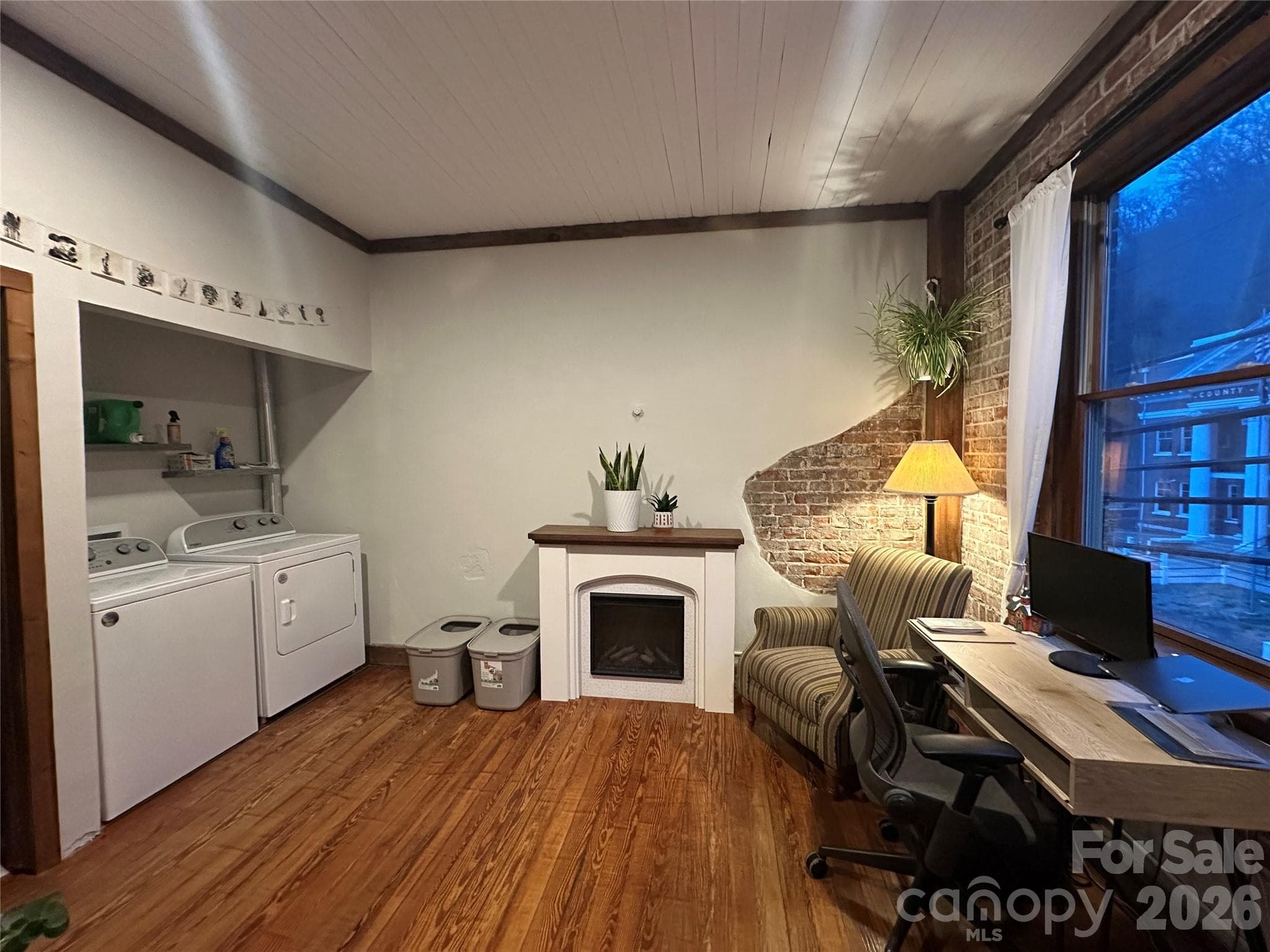 Living area - 20 S Main Street S, Marshall