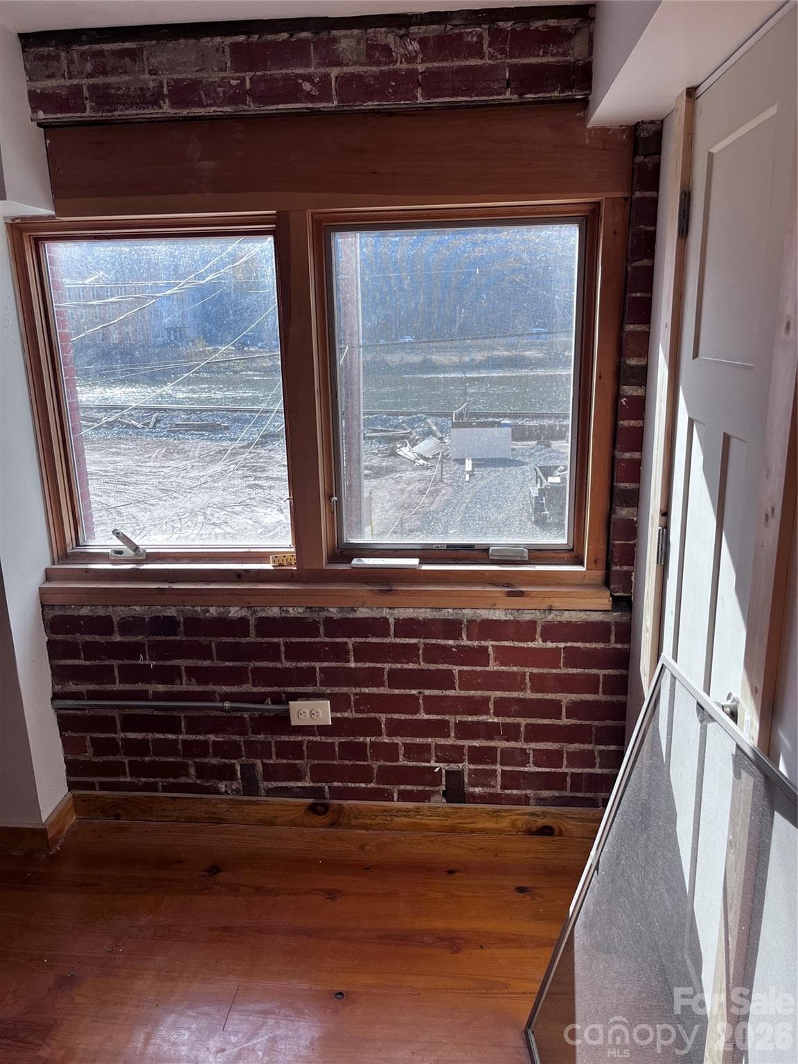 Studio overlooking French Broad River - 20 S Main Street S, Marshall